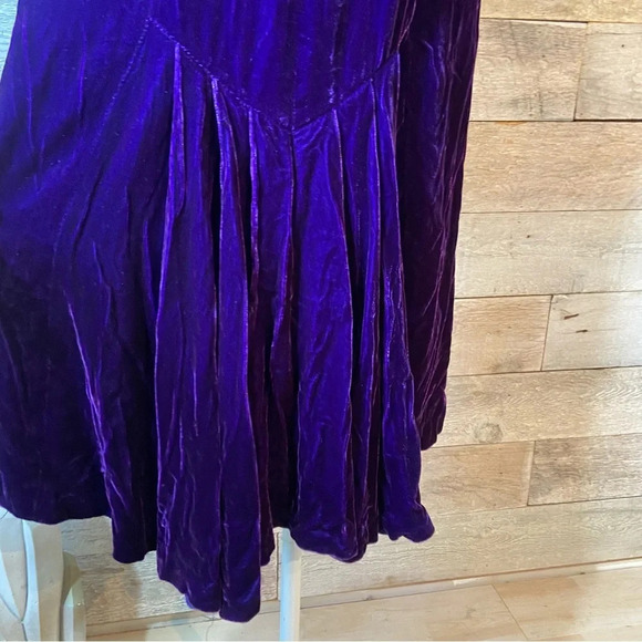 Vintage Nu-Mode women’s purple velvet dress in size 9/10 - Picture 6 of 15